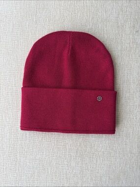 lululemon athletica Berry Knit Beanie with Logo Pin